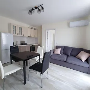https://apartamenti-jilistna-sgrada-oreh.goldensandshotels.net