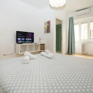 domus-appio-latino-metro-a.it-romehotels.com/