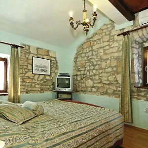 Mugeba 3 Bedroom Appartamento Porec
